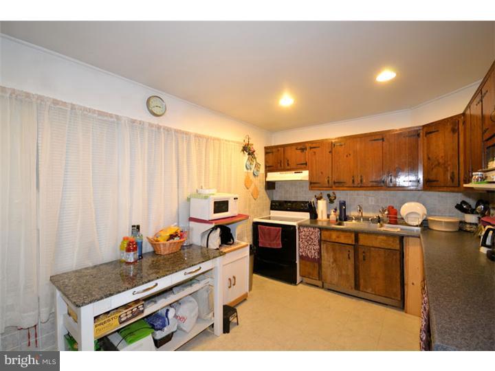 29 Misty Pine Road Levittown, PA 19056 - Photo 7 of 23 Kitchen