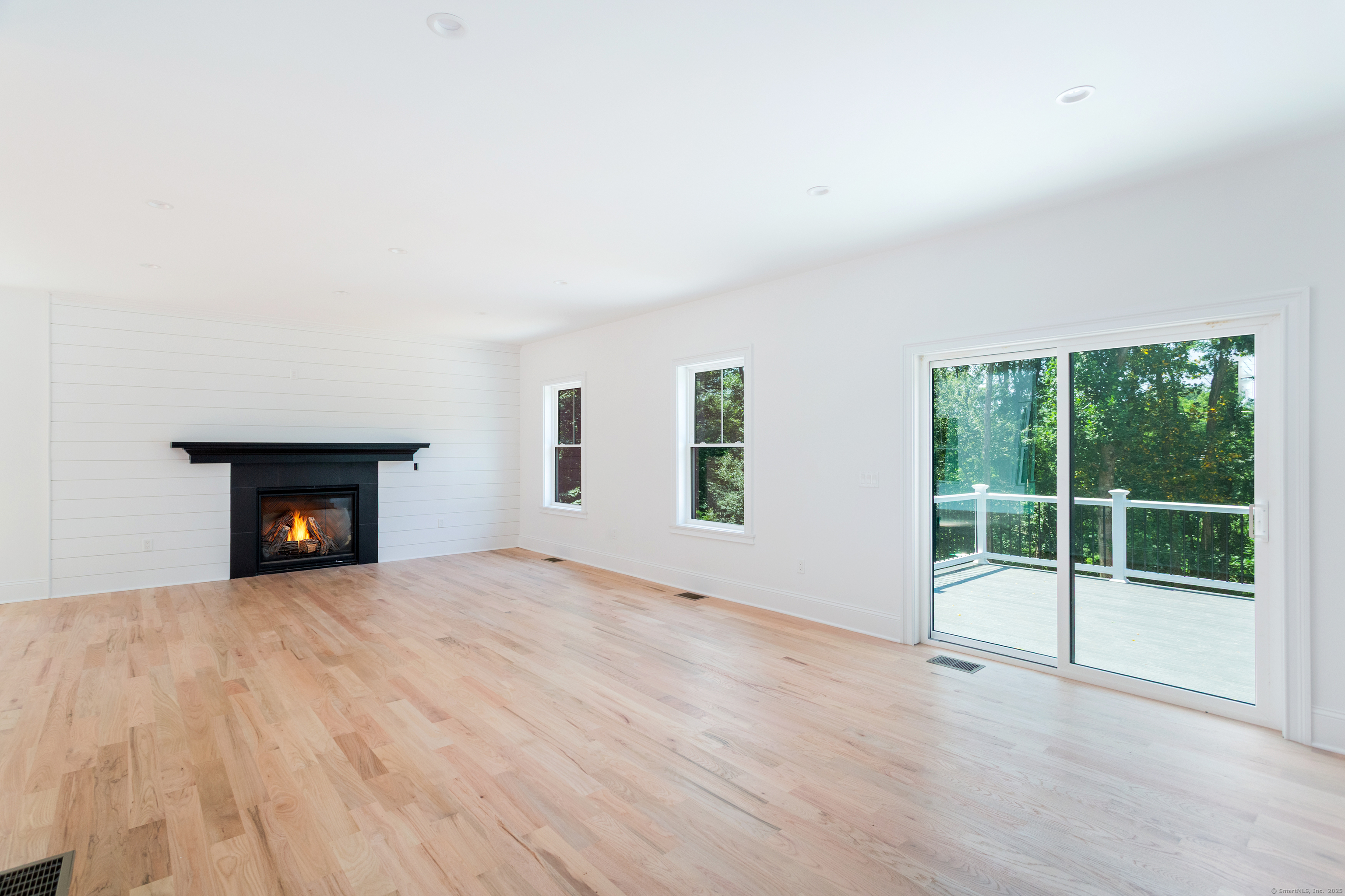 815 James Farm Road Stratford, CT 06614 - Photo 13 of 34 an empty room with windows