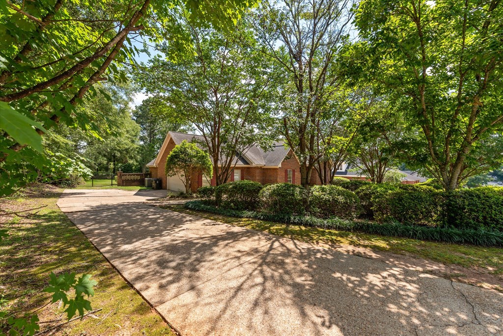 3636 Oak Ridge Lane Dothan, AL 36303 - Photo 2 of 29