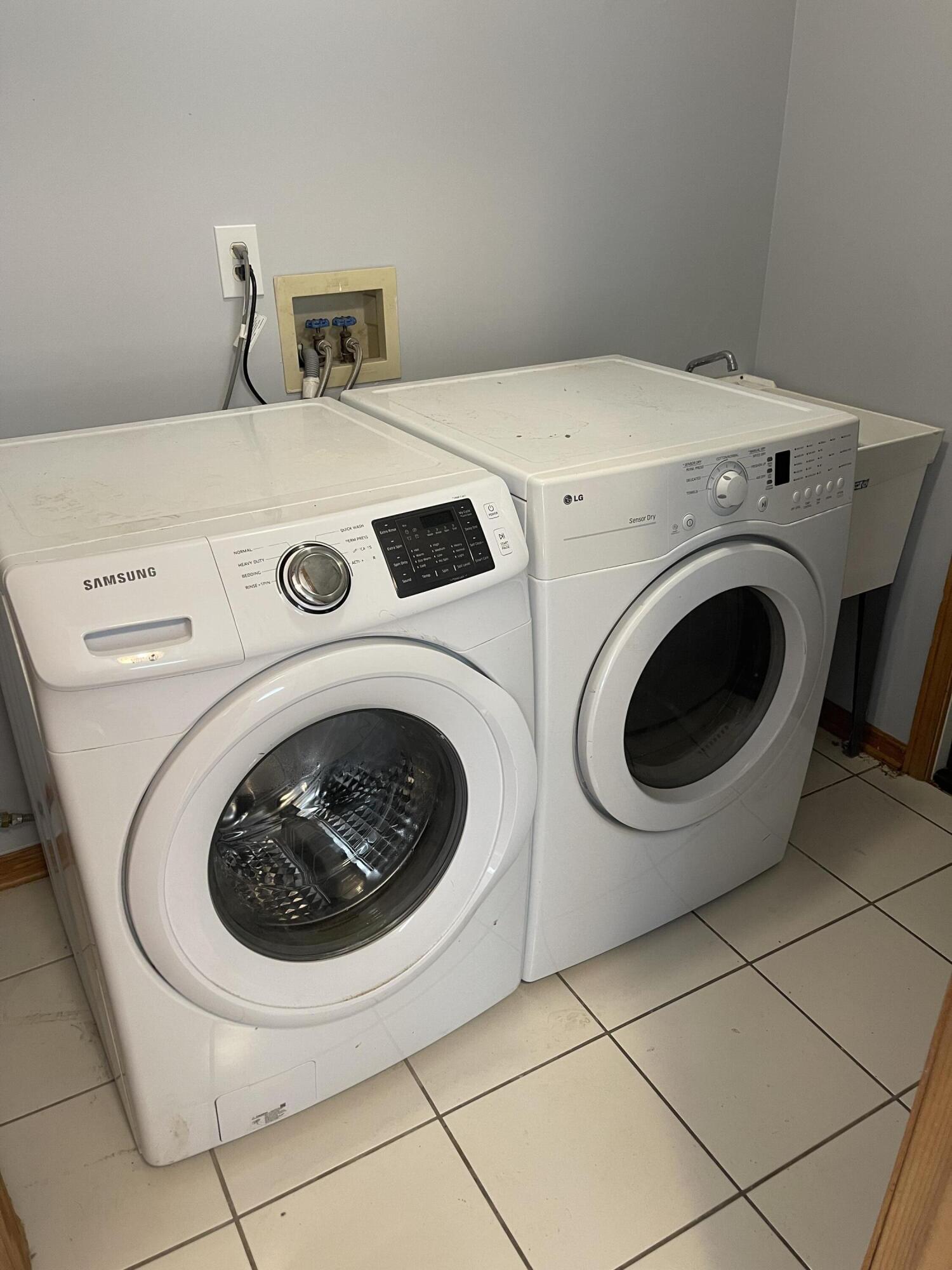 1738 Beech Drive Crown Point, IN 46307 - Photo 14 of 16 a utility room with dryer and washer