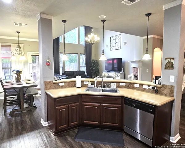 $460,000 | 2200 Oak Place, Schertz, TX 78154