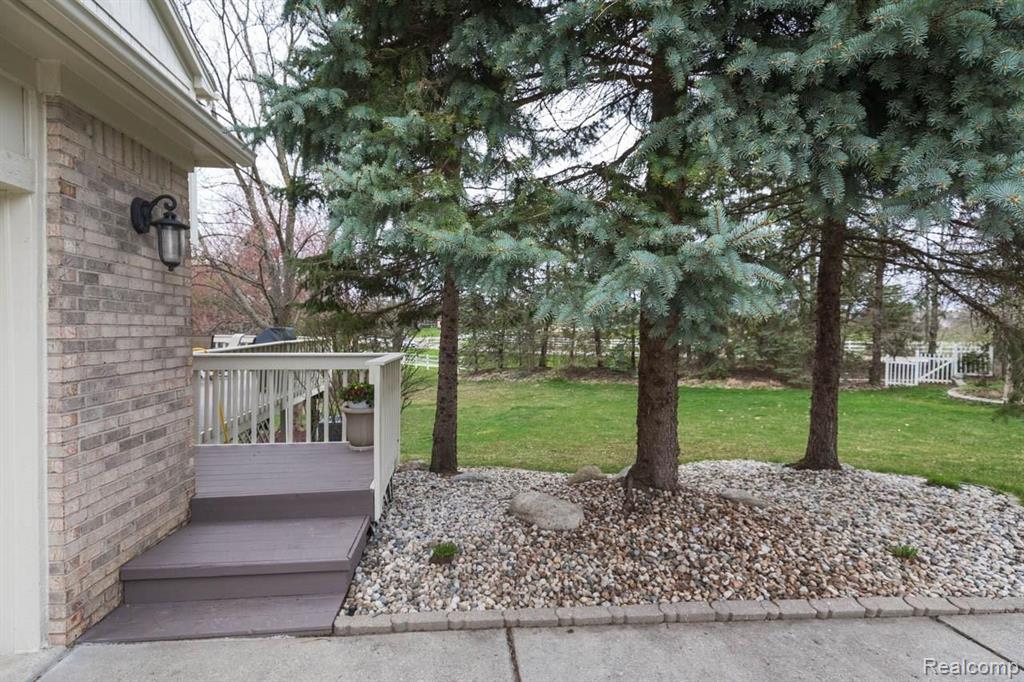 37291 Chesapeake Road Farmington Hills, MI 48335 - Photo 40 of 45
