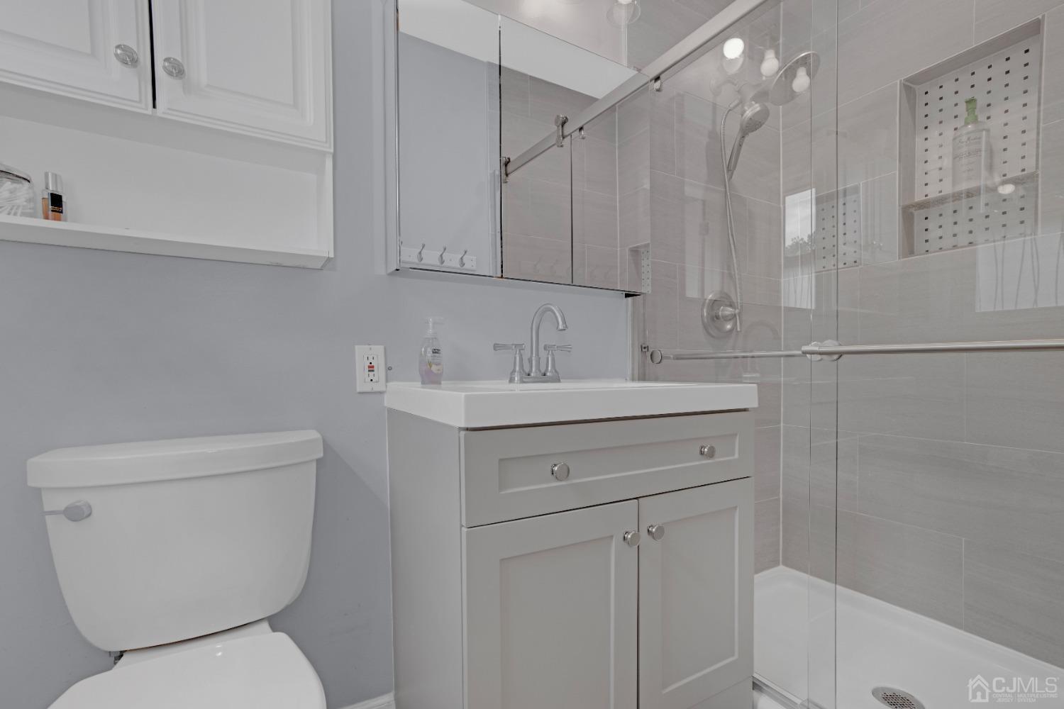 41 Laura Avenue Edison, NJ 08820 - Photo 21 of 45 a bathroom with a toilet sink and mirror