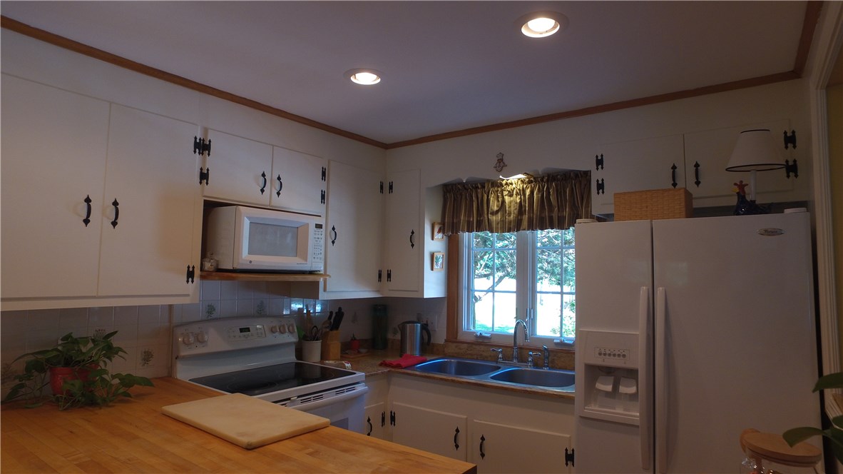 320 Sawmill Road Glocester, RI 02857 - Photo 7 of 19