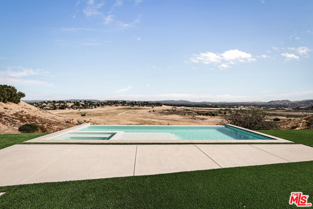 22328 South Summit Ridge Circle Chatsworth, CA 91311 - Photo 9 of 43