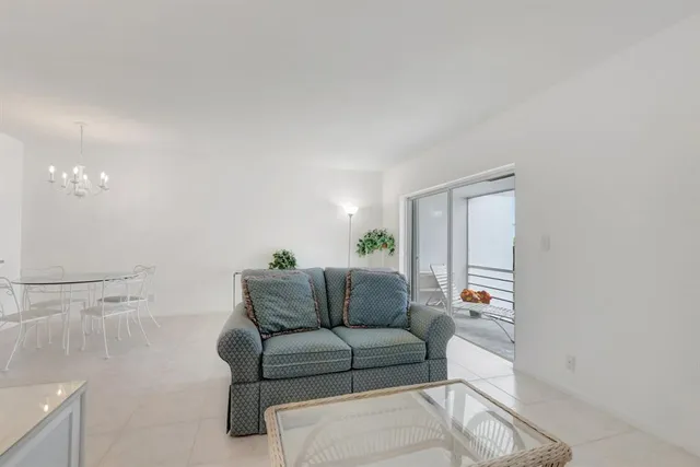 $139,900 | 5501 Northwest 2nd Avenue, Unit 302, Boca Raton, FL 33487