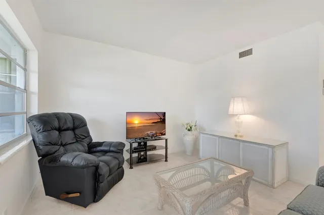 $139,900 | 5501 Northwest 2nd Avenue, Unit 302, Boca Raton, FL 33487