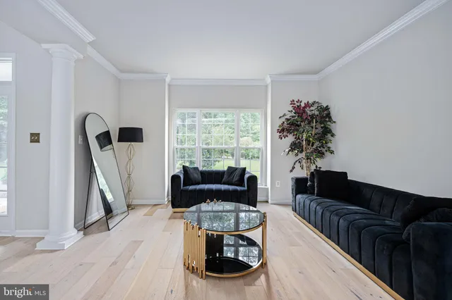 a view of walk in closet with rug