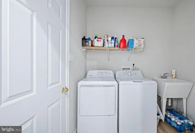 a view of a tennis court