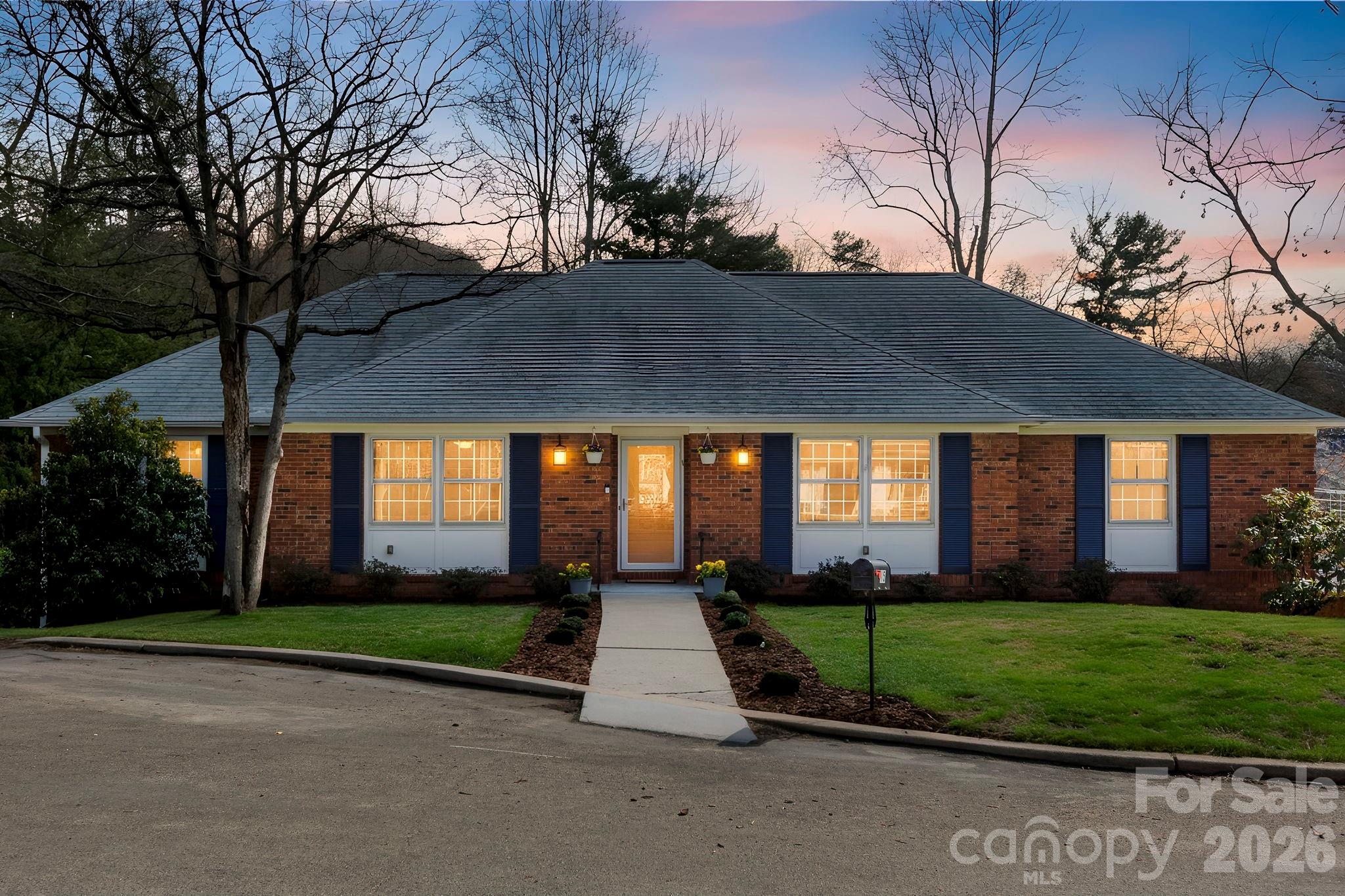 a view of a house with a yard