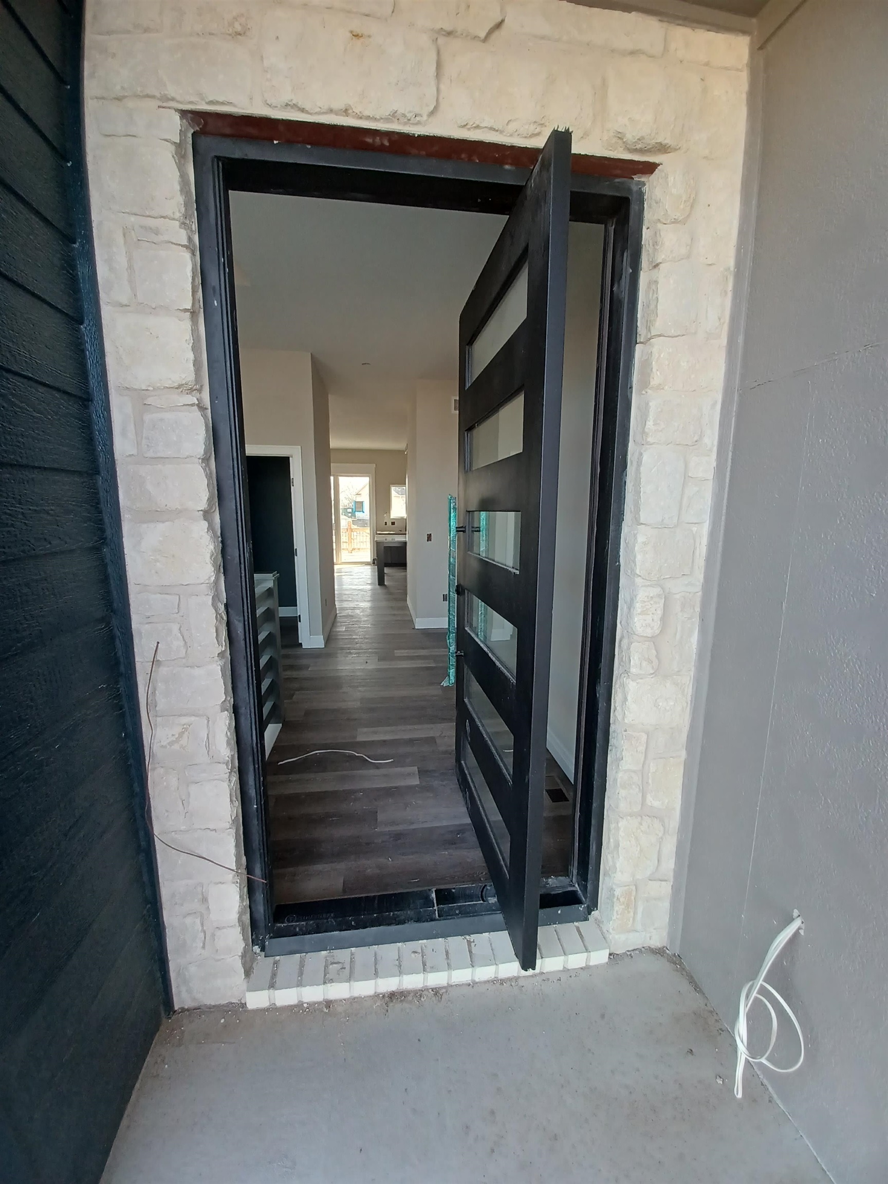 3404 South Capri Street Wichita, KS 67210 - Photo 3 of 29