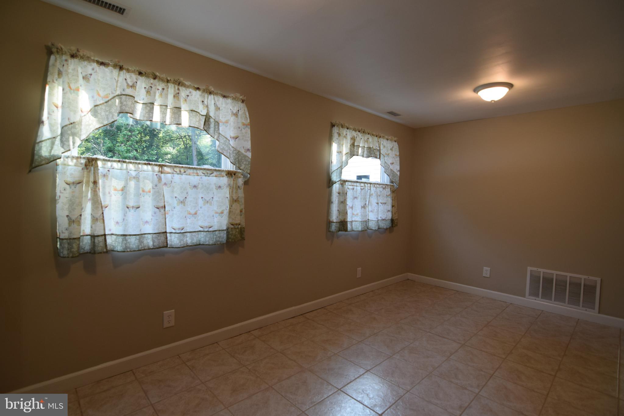 241 Johnson Road Turnersville, NJ 08012 - Photo 13 of 28 Eat in Area of the Kitchen