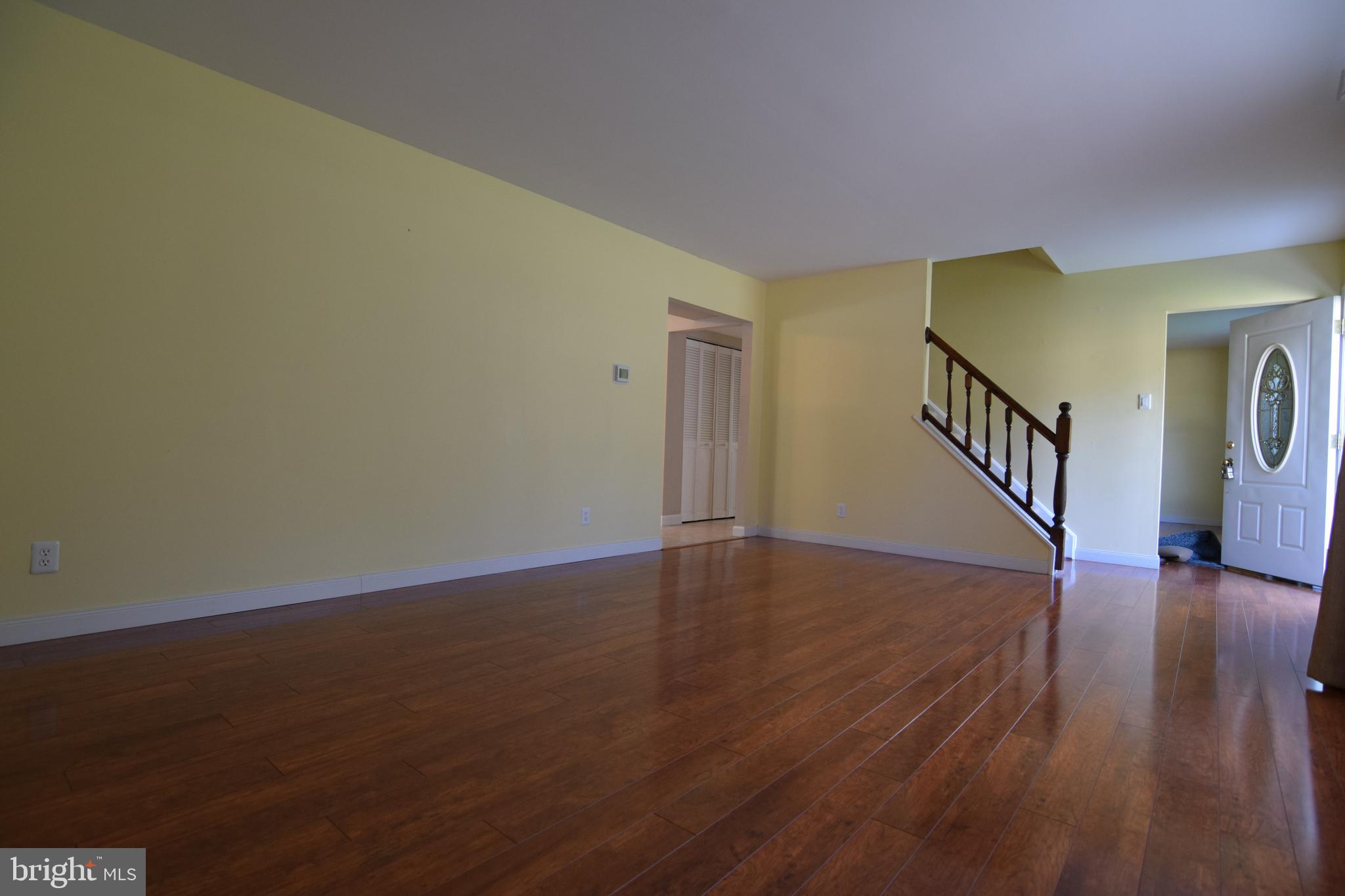 241 Johnson Road Turnersville, NJ 08012 - Photo 8 of 28 Living Room