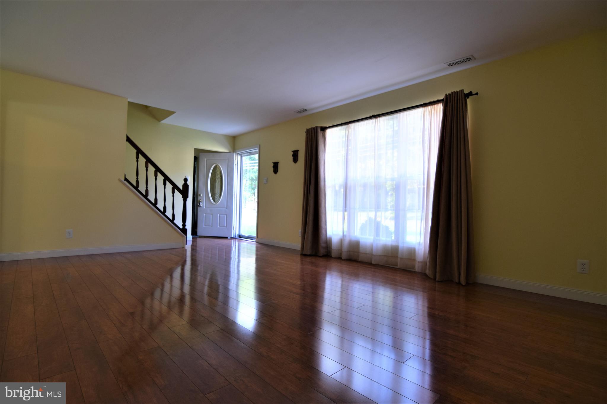 241 Johnson Road Turnersville, NJ 08012 - Photo 9 of 28 Living Room