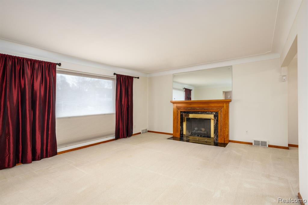 341 Ridgemont Road Grosse Pointe Farms, MI 48236 - Photo 4 of 38