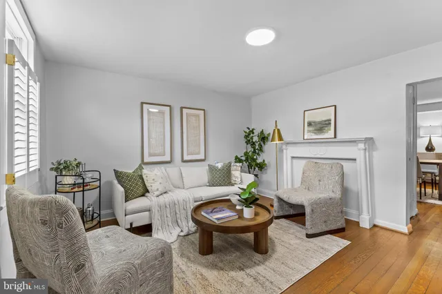 $899,000 | 334 North Patrick Street, Alexandria, VA 22314