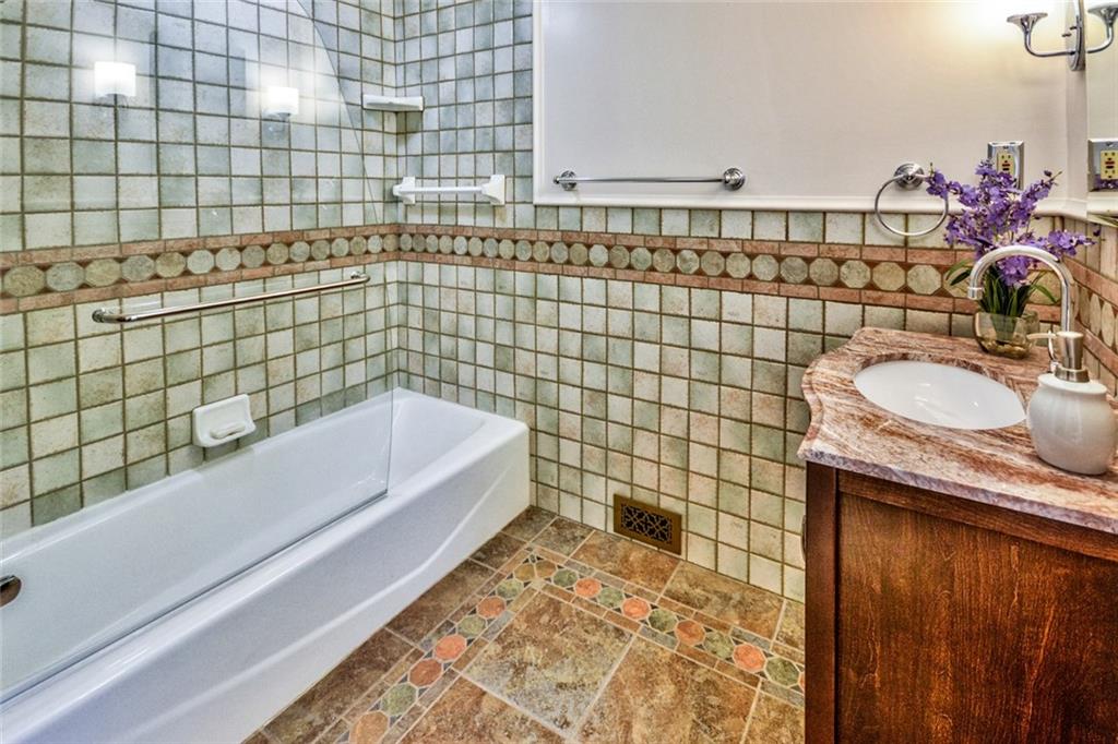 700 Fairview Road Fox Chapel, PA 15238 - Photo 12 of 25 Full Bath for bedroom 4