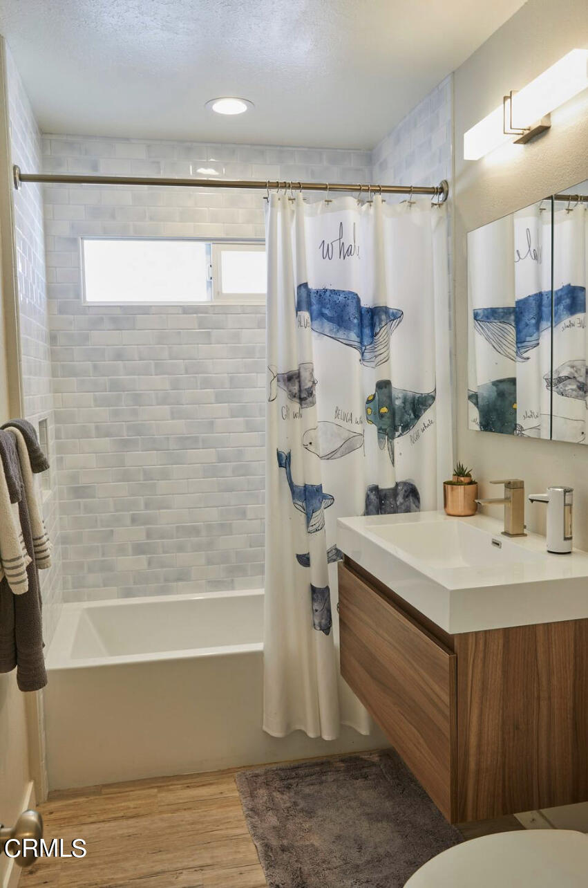 5200 Reef Way Oxnard, CA 93035 - Photo 8 of 13 a bathroom with a sink a large mirror and a bathtub