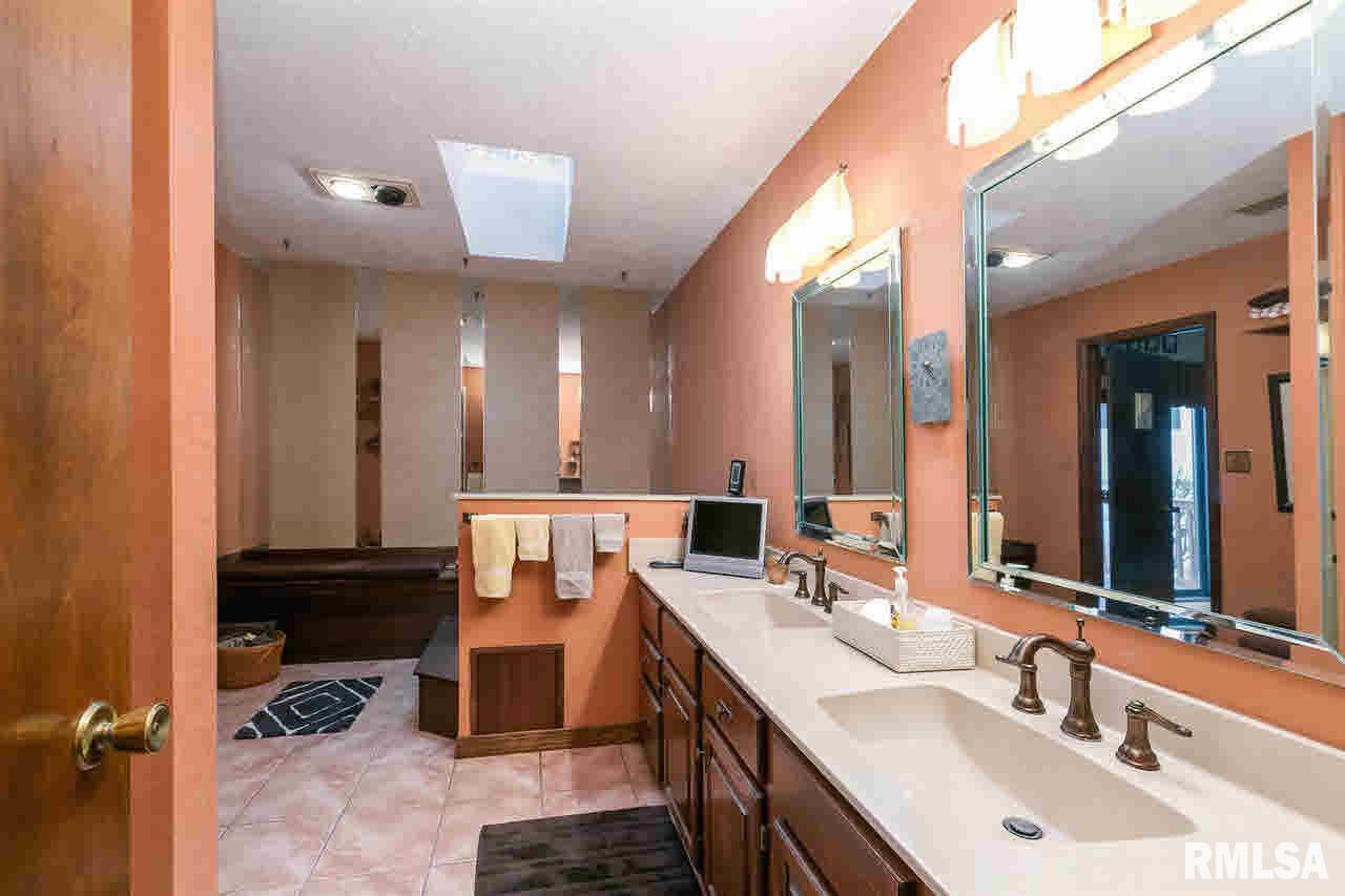 4205 Forest Road Davenport, IA 52807 - Photo 15 of 24 Gallery Image 15