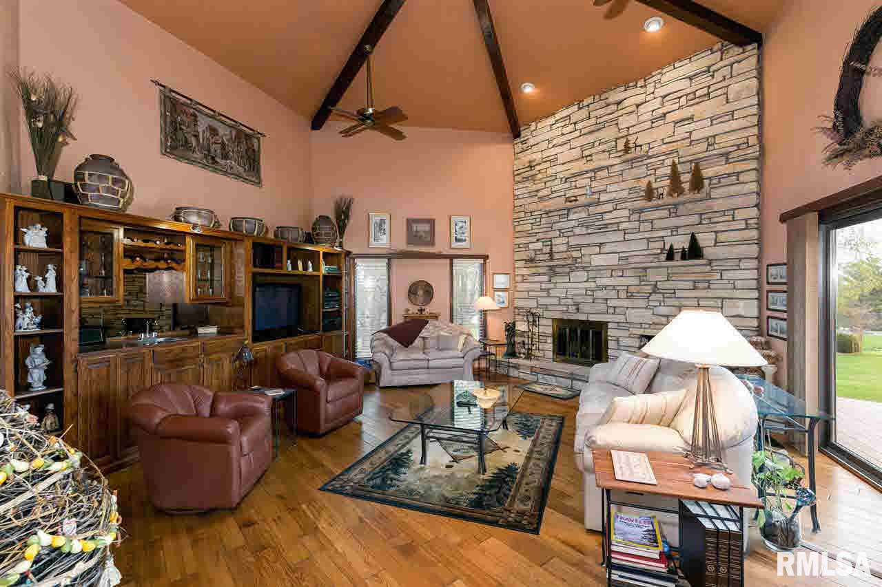 4205 Forest Road Davenport, IA 52807 - Photo 8 of 24 Gallery Image 8