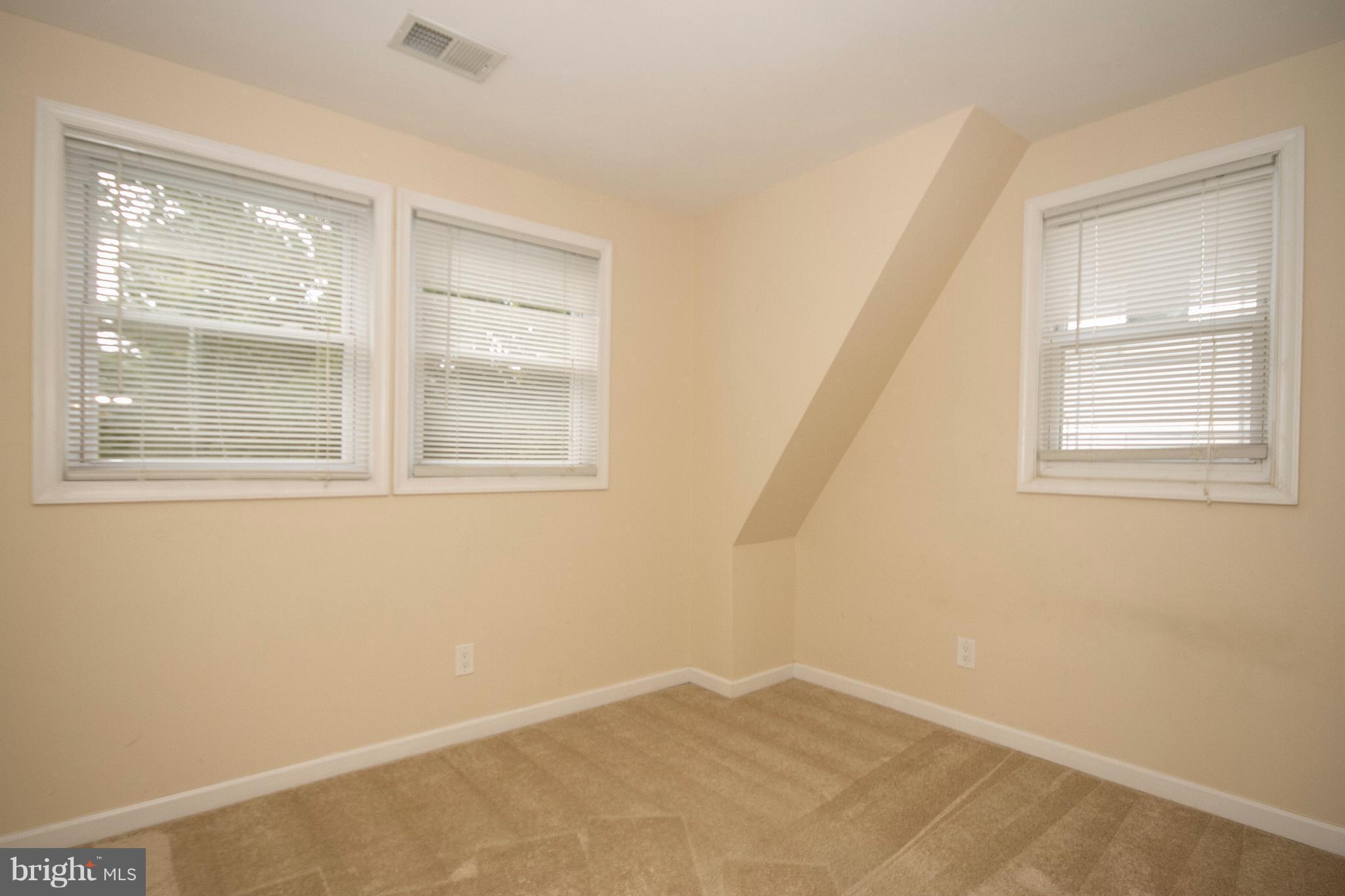 642 Orpington Road Baltimore, MD 21229 - Photo 17 of 20 3rd Bedroom