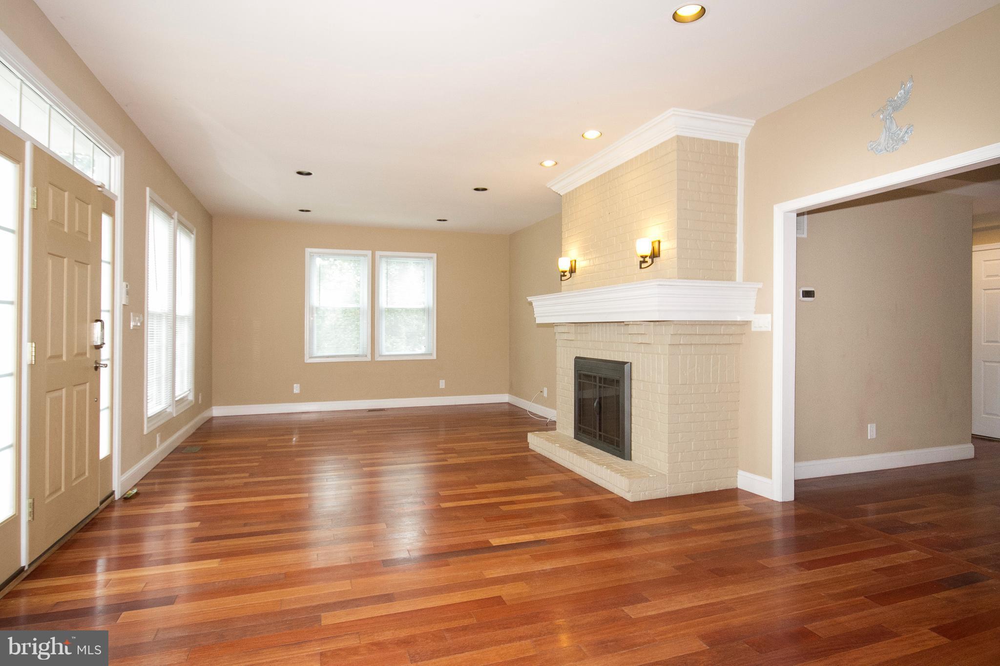 642 Orpington Road Baltimore, MD 21229 - Photo 4 of 20 So Much Natural Light