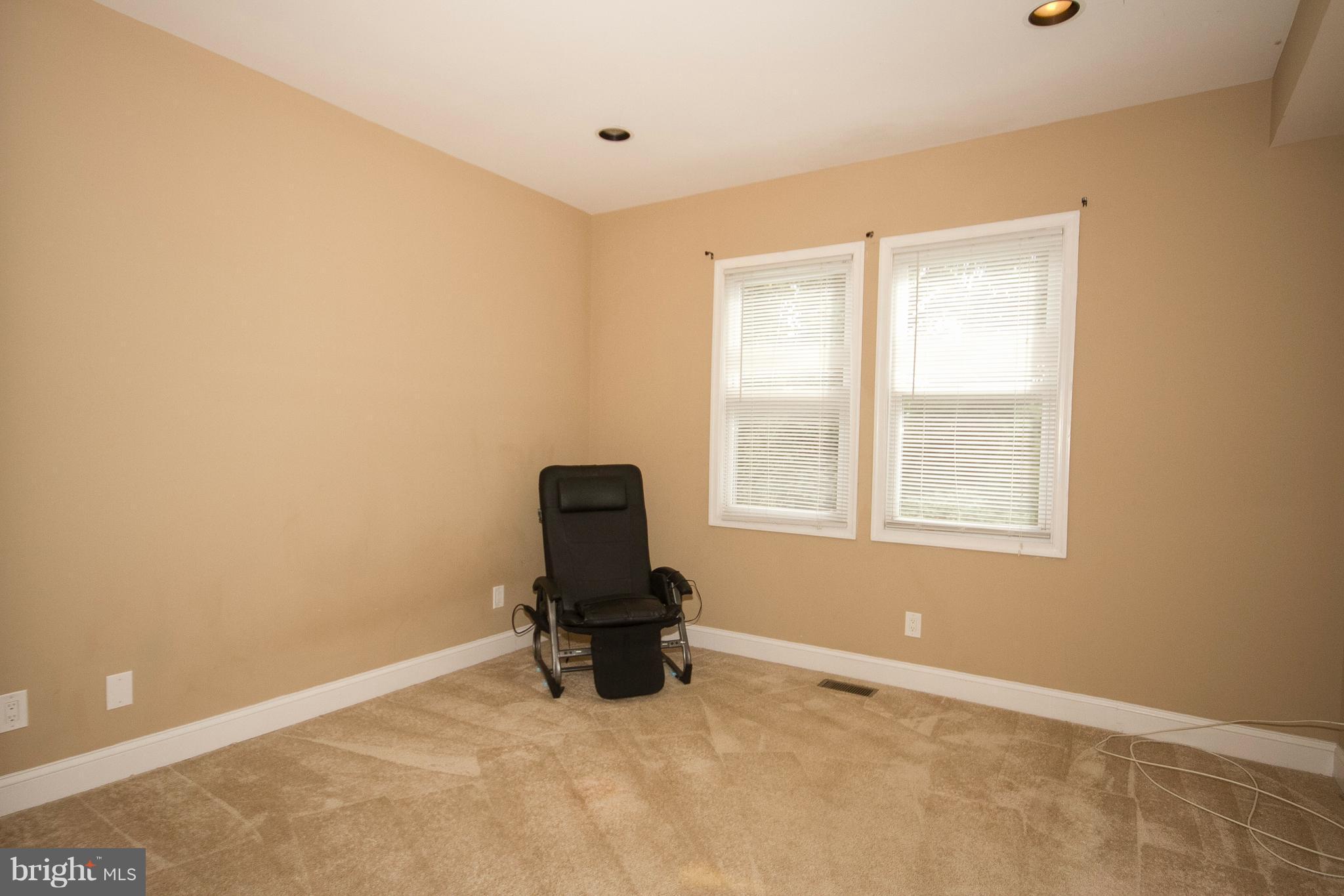 642 Orpington Road Baltimore, MD 21229 - Photo 9 of 20 1st Floor Bedroom Suite