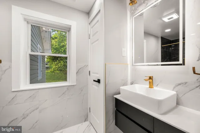 $2,300 | 8255 Mertztown Road, Unit B, Alburtis, PA 18011