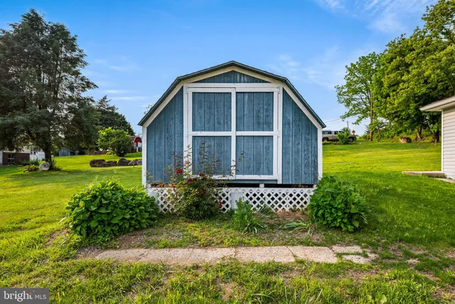 $2,300 | 8255 Mertztown Road, Unit B, Alburtis, PA 18011