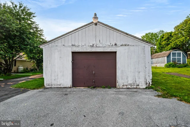 $2,300 | 8255 Mertztown Road, Unit B, Alburtis, PA 18011