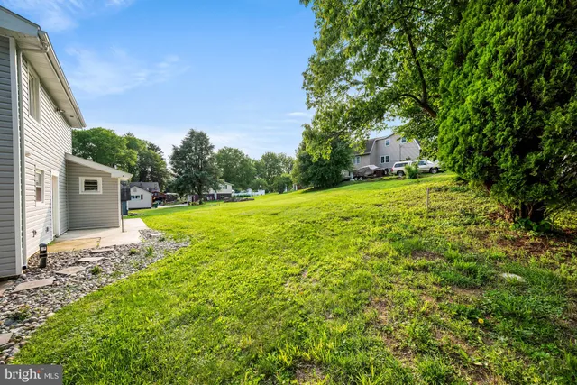 $2,300 | 8255 Mertztown Road, Unit B, Alburtis, PA 18011