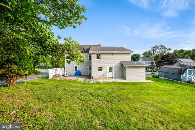 $2,300 | 8255 Mertztown Road, Unit B, Alburtis, PA 18011