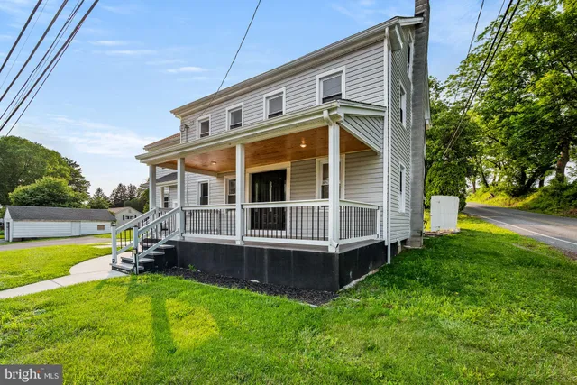 $2,300 | 8255 Mertztown Road, Unit B, Alburtis, PA 18011