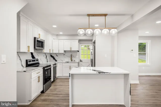 $2,300 | 8255 Mertztown Road, Unit B, Alburtis, PA 18011