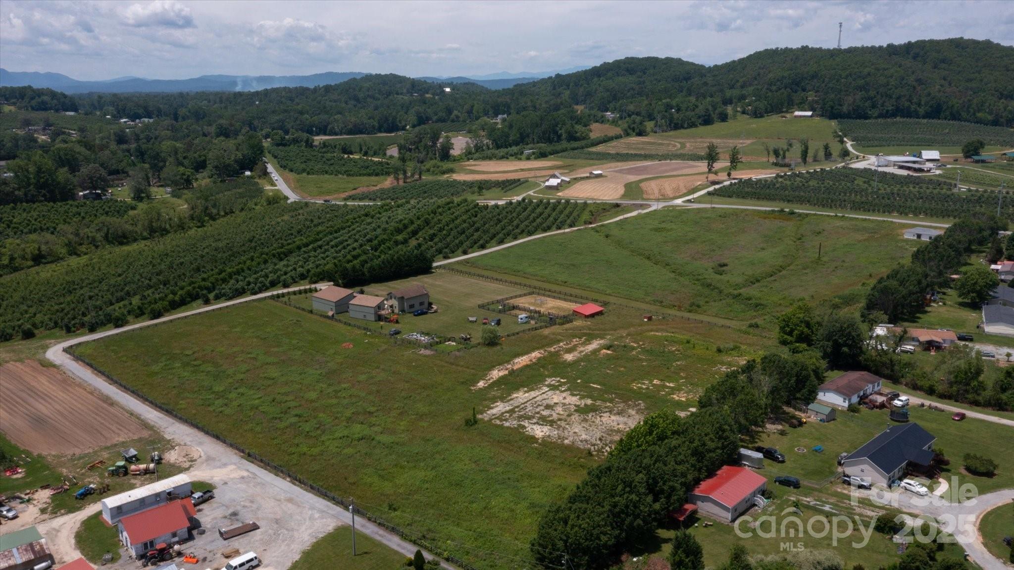 999 Pace Road Hendersonville, NC 28792 - Photo 23 of 25