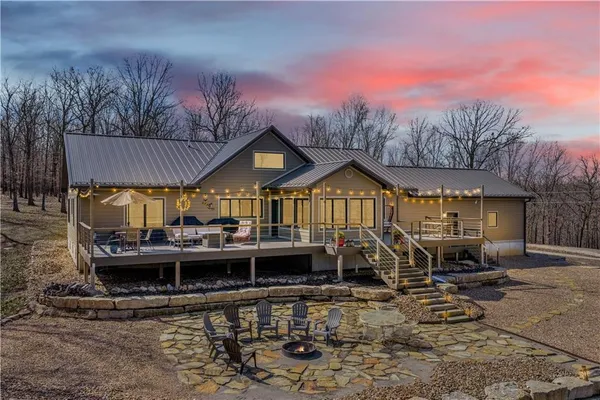 $989,900 | 31550 Walsh Place, Edwards, MO 65326