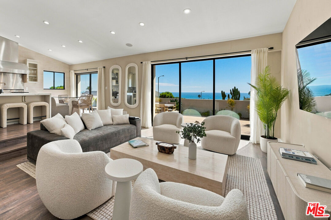 20345 Seaboard Road Malibu, CA 90265 - Photo 7 of 31 Gallery Image 7