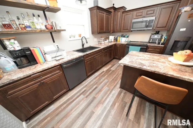 $329,900 | 17359 Log Cabin Road, Ewing, IL 62836