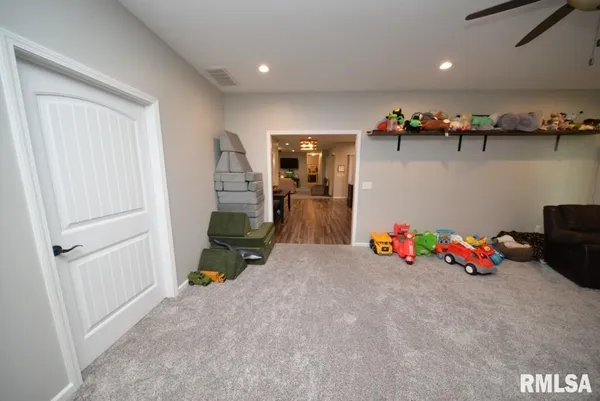 a bed room with a bed