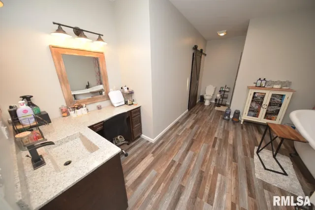 $329,900 | 17359 Log Cabin Road, Ewing, IL 62836