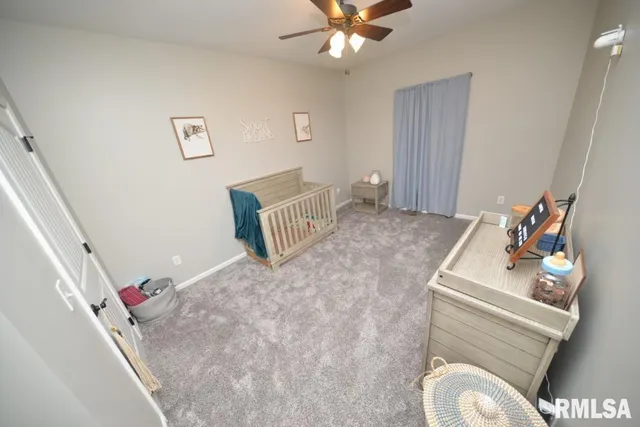 a bed room with a bed