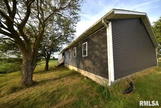 $329,900 | 17359 Log Cabin Road, Ewing, IL 62836