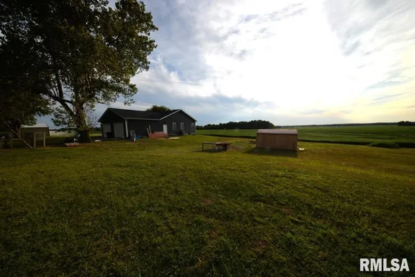 $329,900 | 17359 Log Cabin Road, Ewing, IL 62836