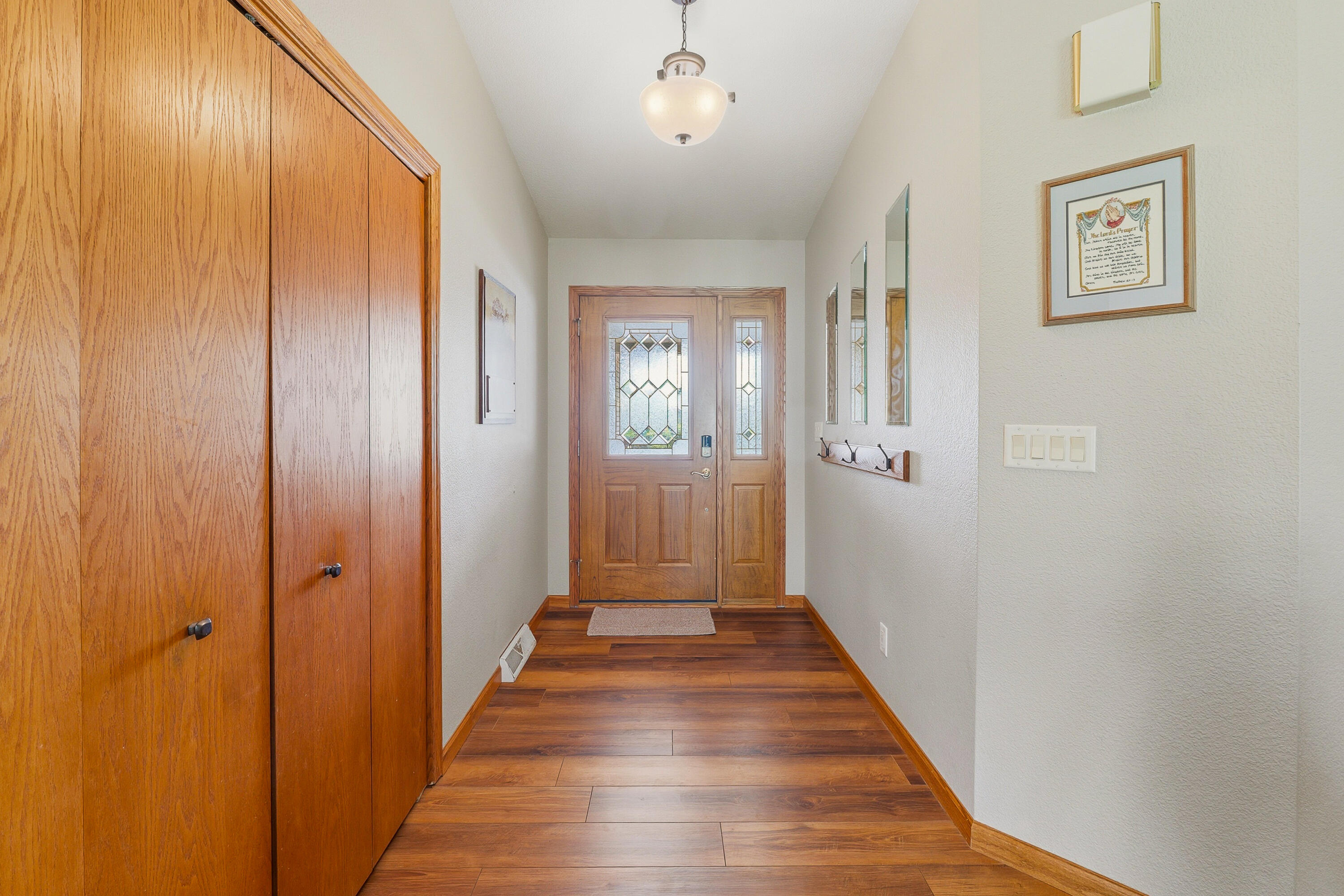 1616 Sandstone Lane Howards Grove, WI 53083 - Photo 12 of 47 Entryway
