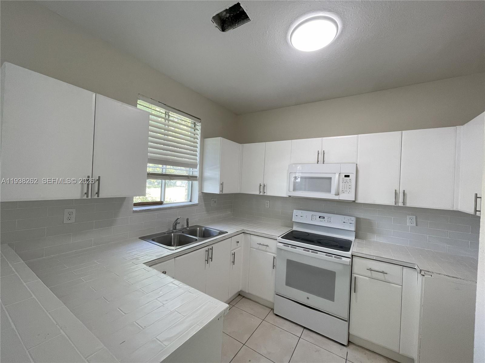 2865 Southeast 15th Road, Unit 72 Homestead, FL 33035 - Photo 2 of 8