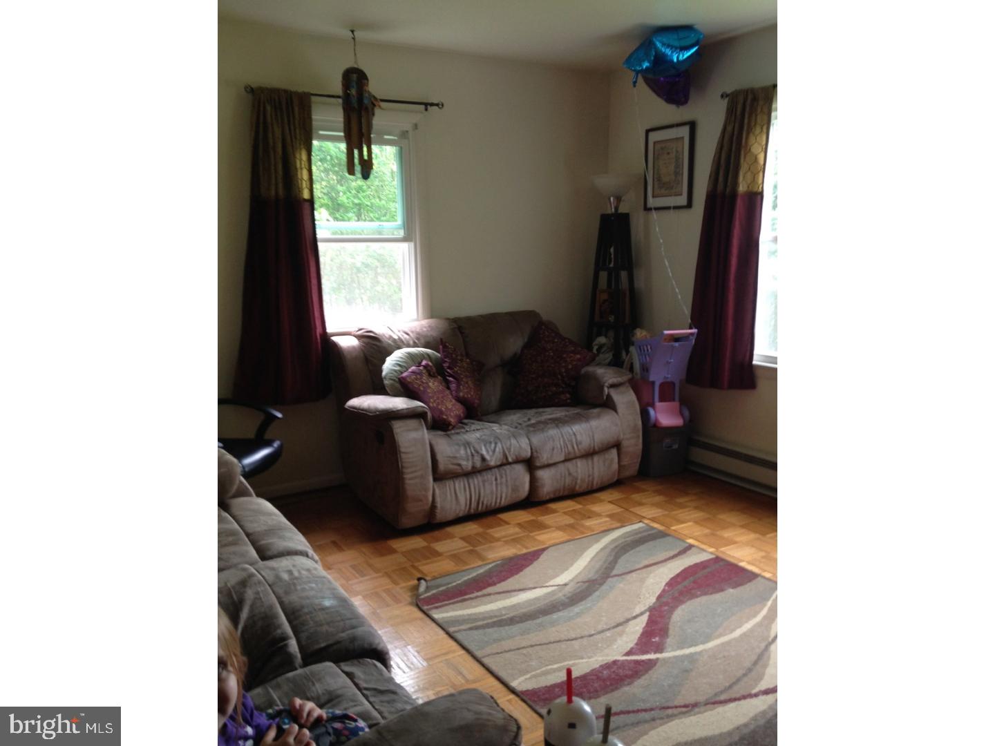 808 Philadelphia Avenue Reading, PA 19607 - Photo 8 of 25 Living Room