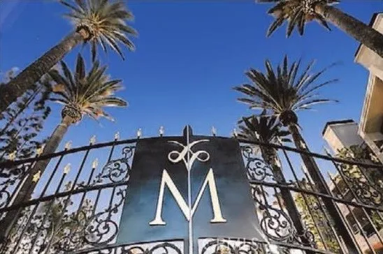 $2,675 | 21550 Burbank Boulevard, Unit 208, Woodland Hills, CA 91367