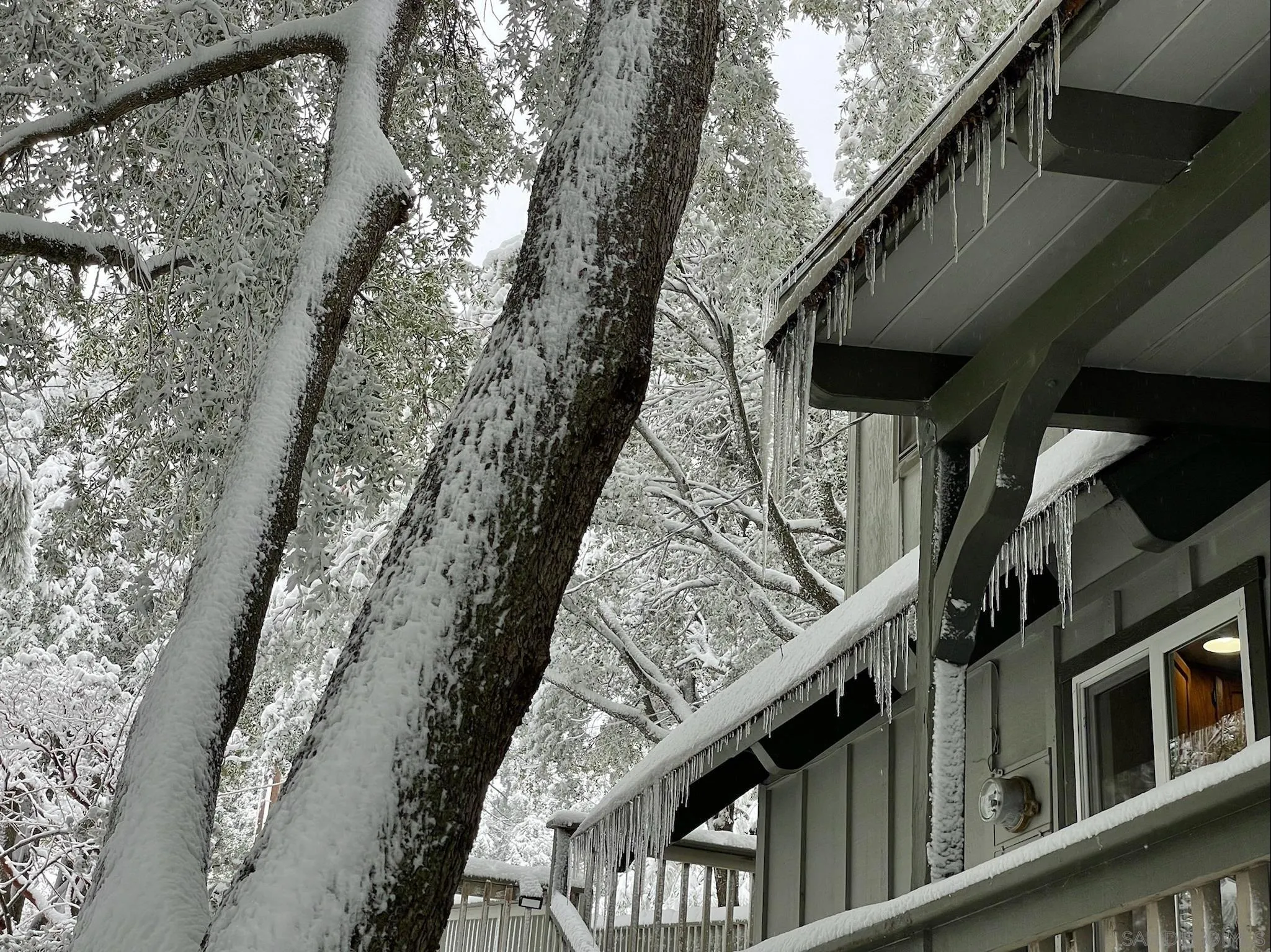 24735 Marion Ridge Drive Idyllwild, CA 92549 - Photo 28 of 29 a balcony with wooden walls and stairs