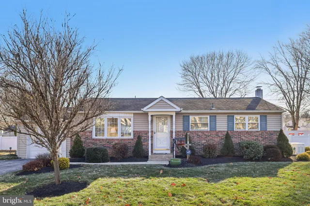$425,000 | 833 Valley Road, Warminster, PA 18974