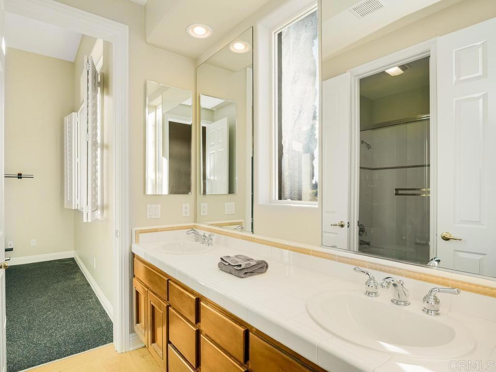 2737 Dos Lomas Fallbrook, CA 92028 - Photo 34 of 75 Jack and Jill Bathroom